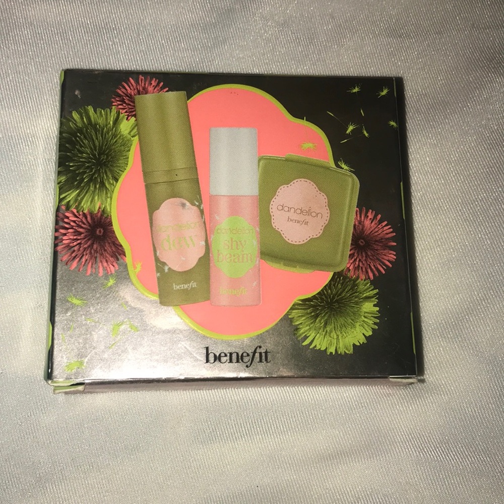 Benefit deluxe trial set. Dandelion darlings!
